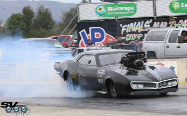 Gavin Green recorded the quickest Top Doorslammer pass in New Zealand, a 6.076 at 234.45.